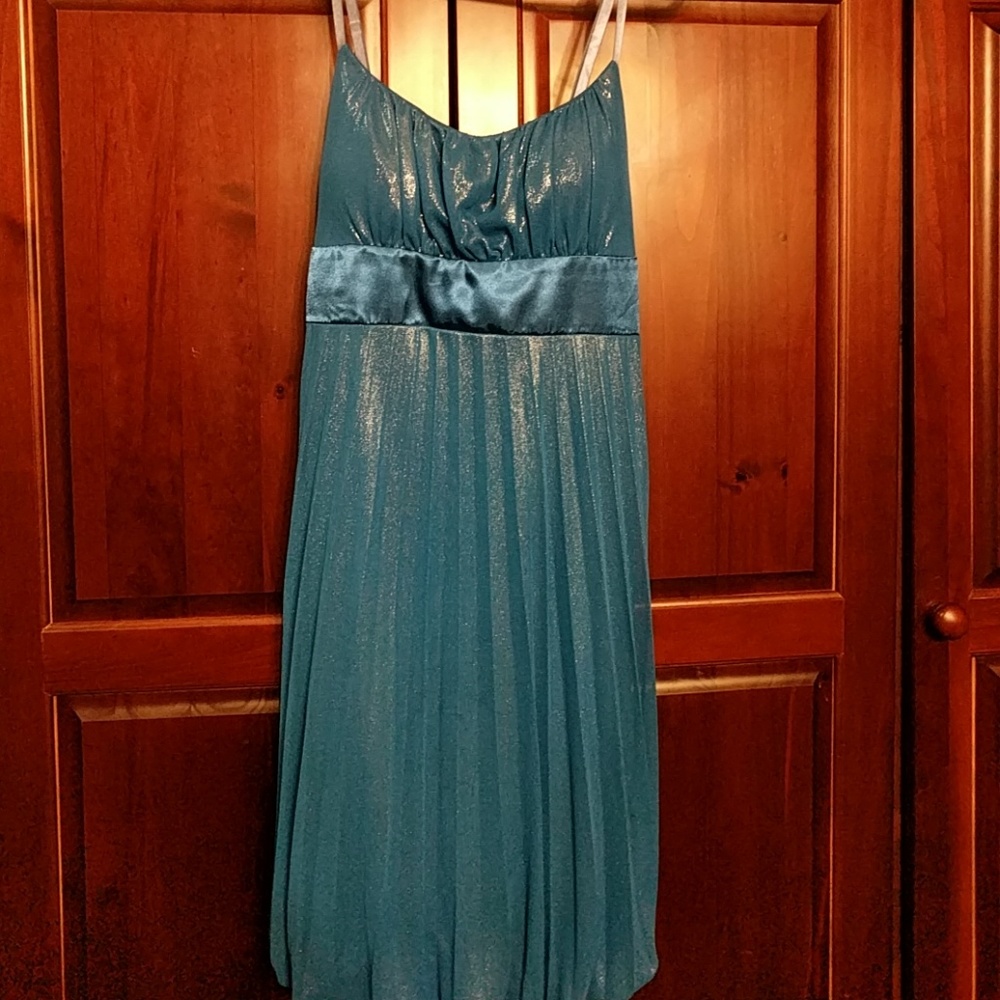 Dress - Picture 2 of 3